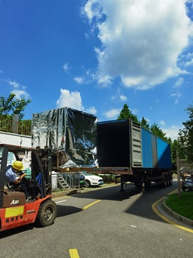 Vacuum-sealed aluminized barrier film protection before container loading